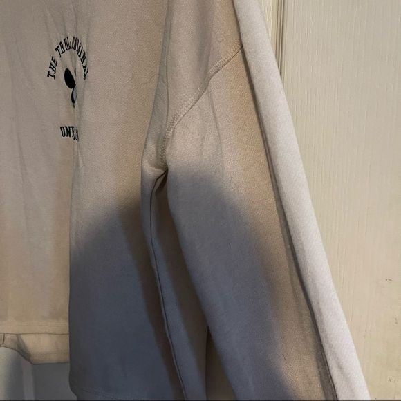 ✨Disney Mickey Mouse NWOT Tan and White Cropped Sweater - Size Large ✨ - Picture 7 of 11